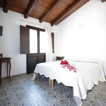 Ghivine Diffuso מלון