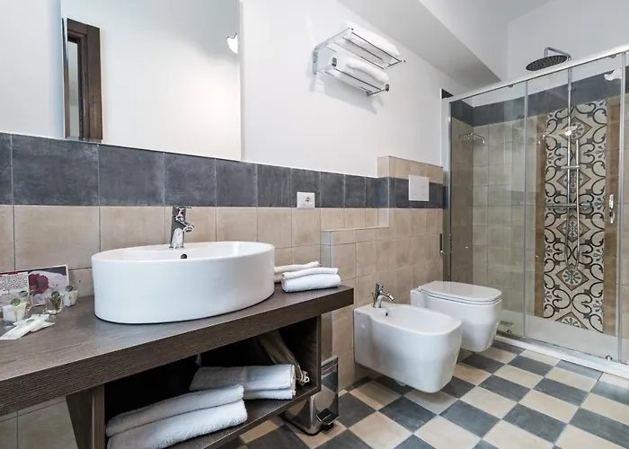 Ghivine Diffuso Szálloda 3*